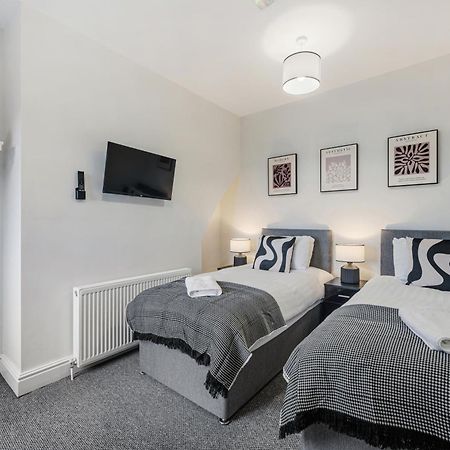 Anfield Cosy Stays - Air Host & Stay - Sleeps 14 ลิเวอร์พูล ภายนอก รูปภาพ