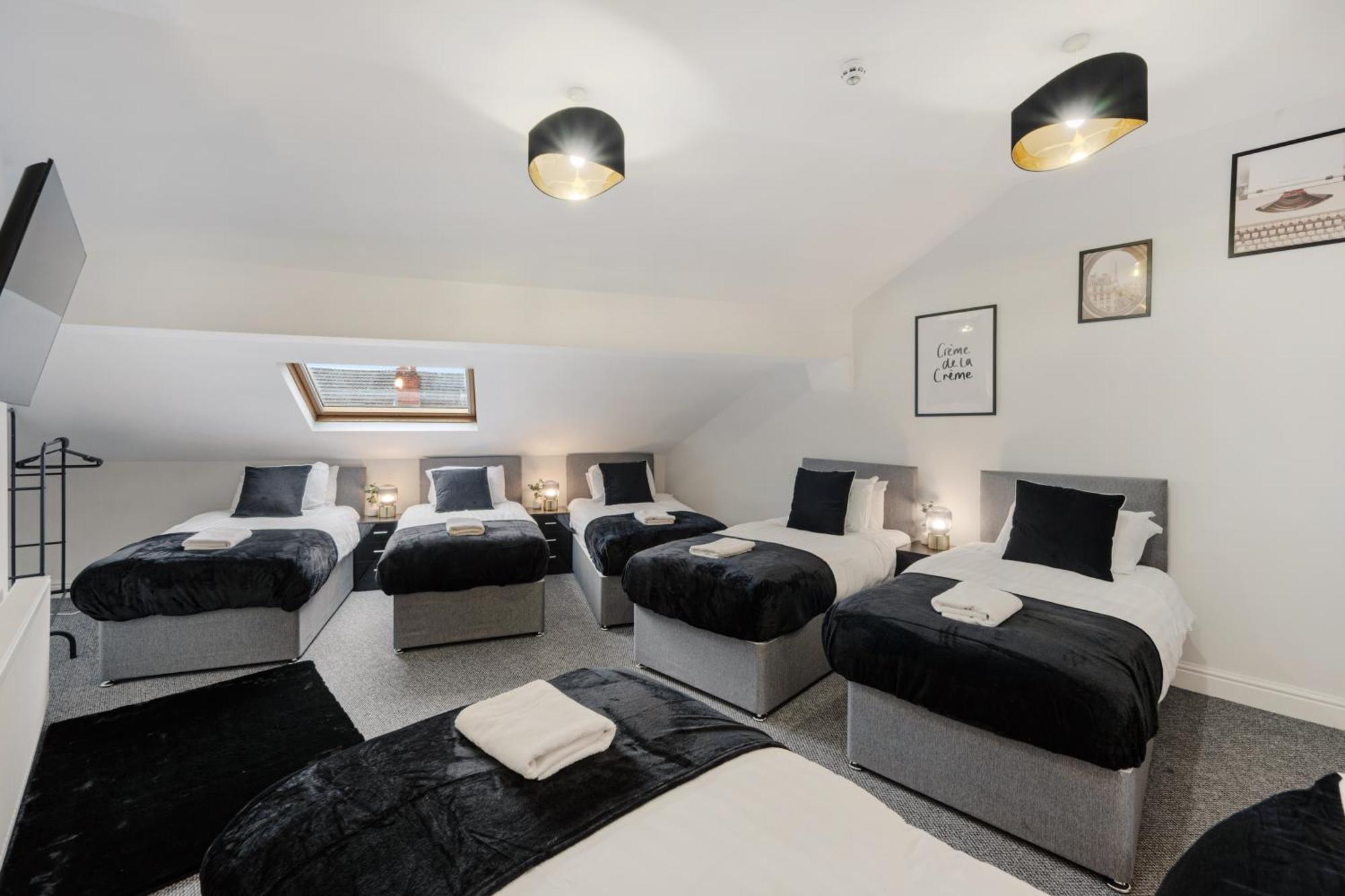 Anfield Cosy Stays - Air Host & Stay - Sleeps 14 ลิเวอร์พูล ภายนอก รูปภาพ