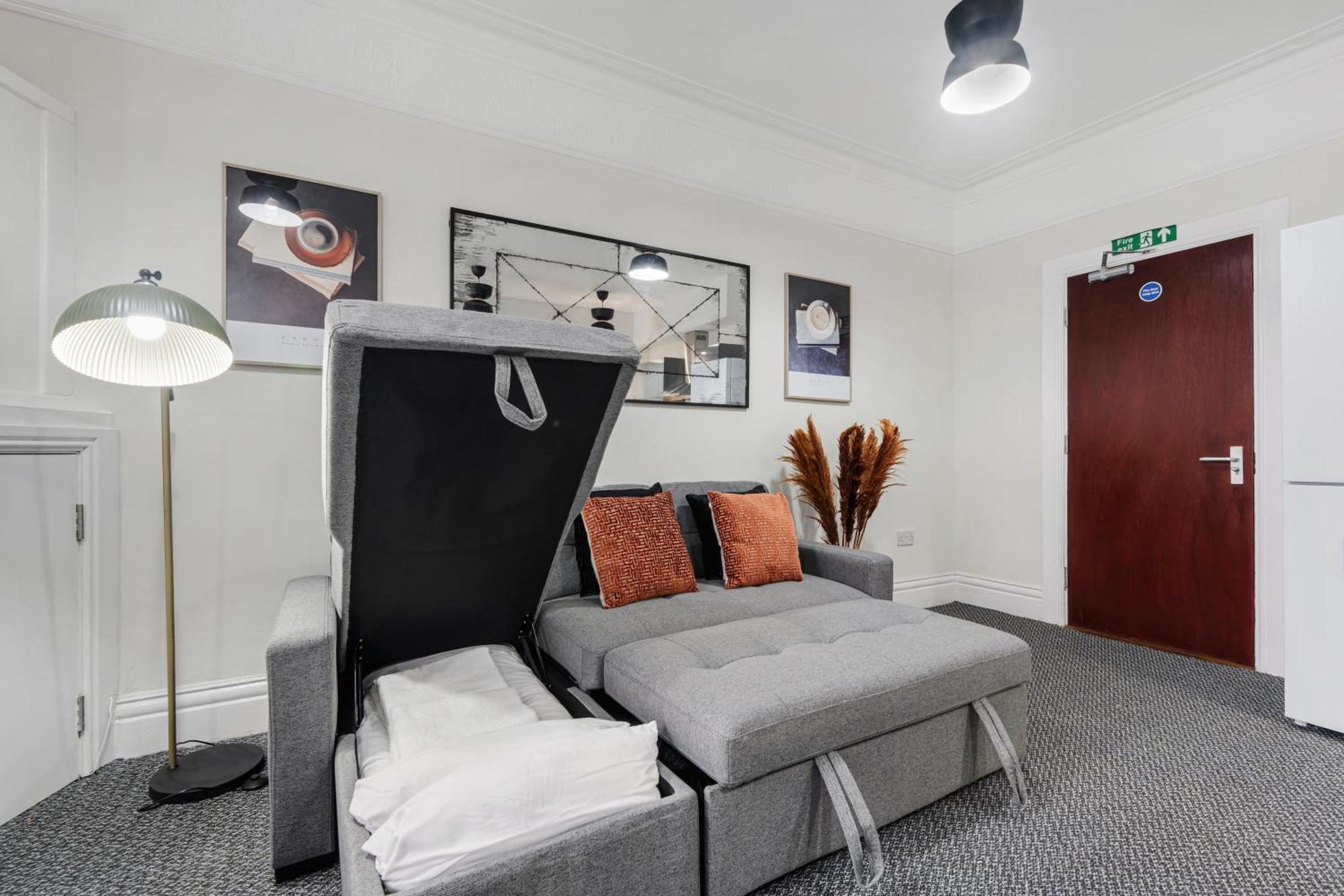 Anfield Cosy Stays - Air Host & Stay - Sleeps 14 ลิเวอร์พูล ภายนอก รูปภาพ