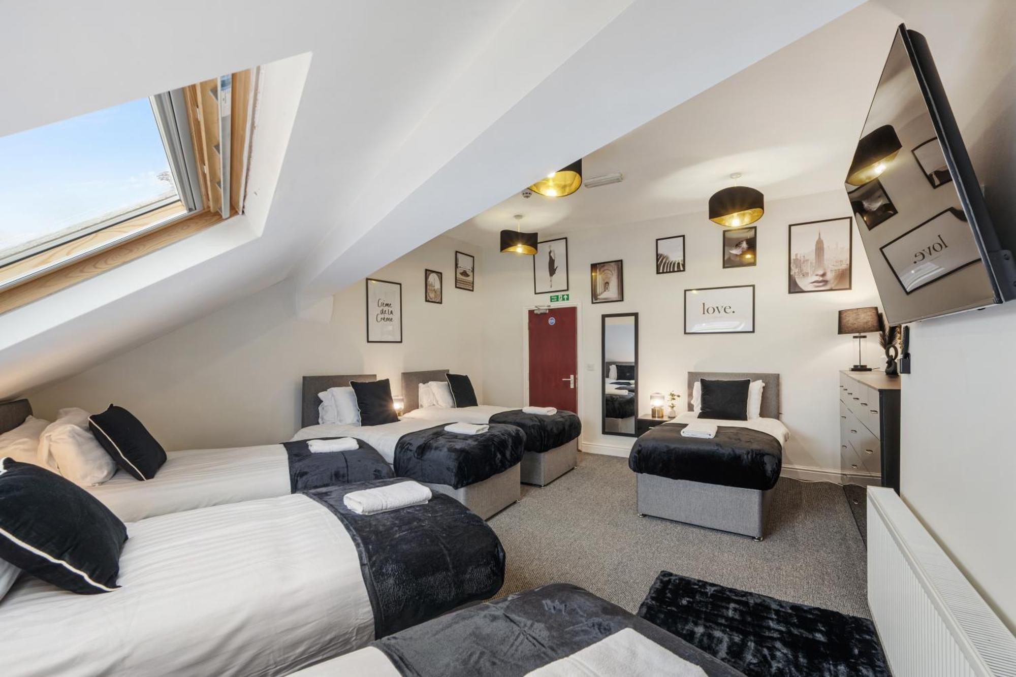 Anfield Cosy Stays - Air Host & Stay - Sleeps 14 ลิเวอร์พูล ภายนอก รูปภาพ