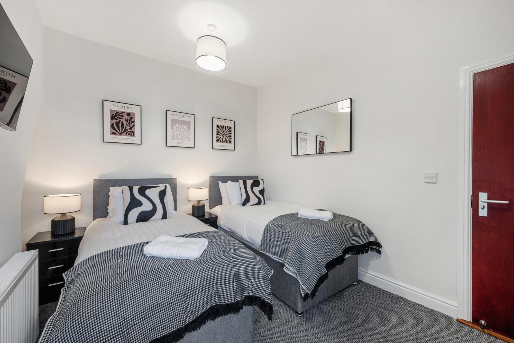 Anfield Cosy Stays - Air Host & Stay - Sleeps 14 ลิเวอร์พูล ภายนอก รูปภาพ