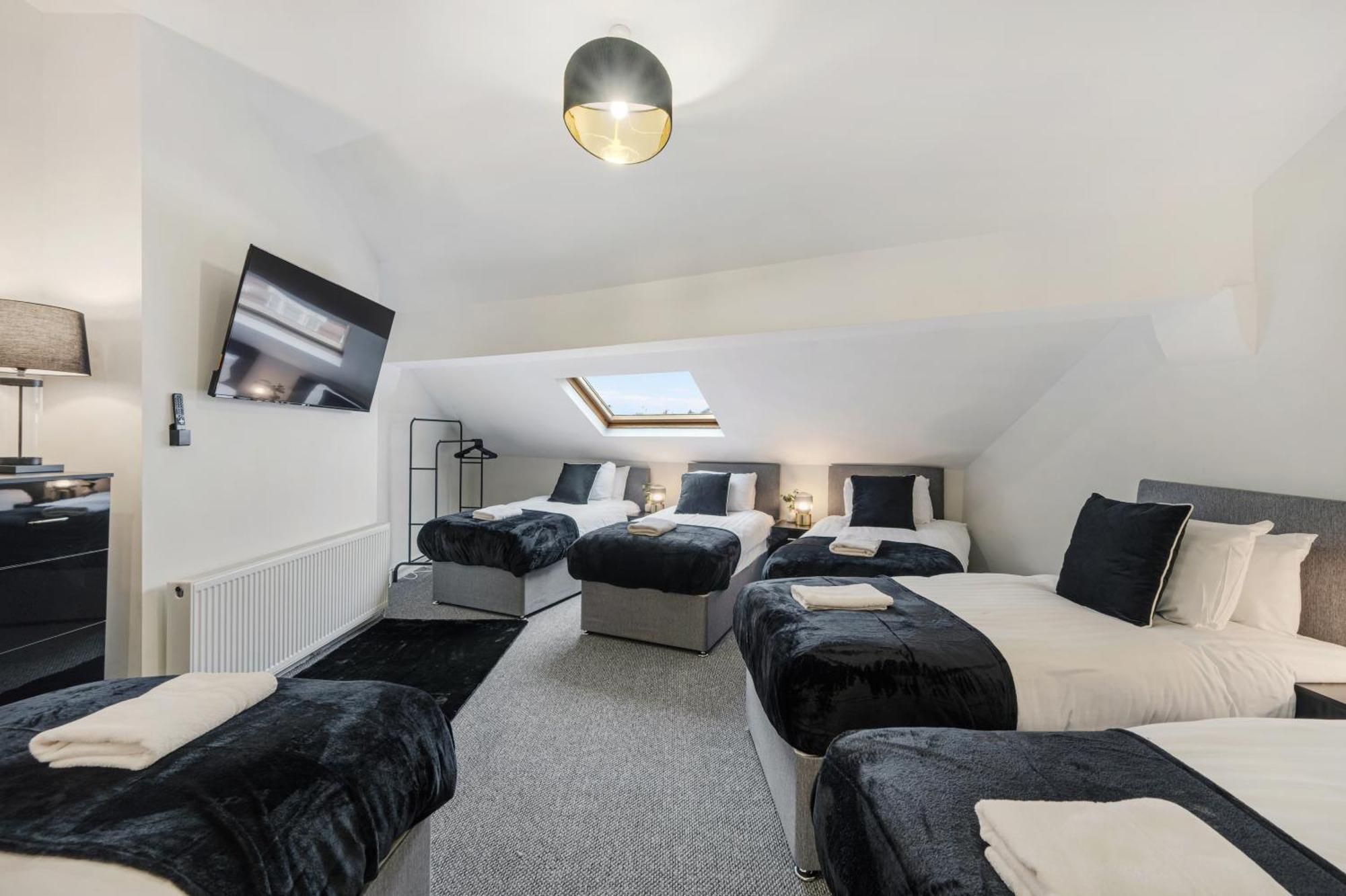 Anfield Cosy Stays - Air Host & Stay - Sleeps 14 ลิเวอร์พูล ภายนอก รูปภาพ