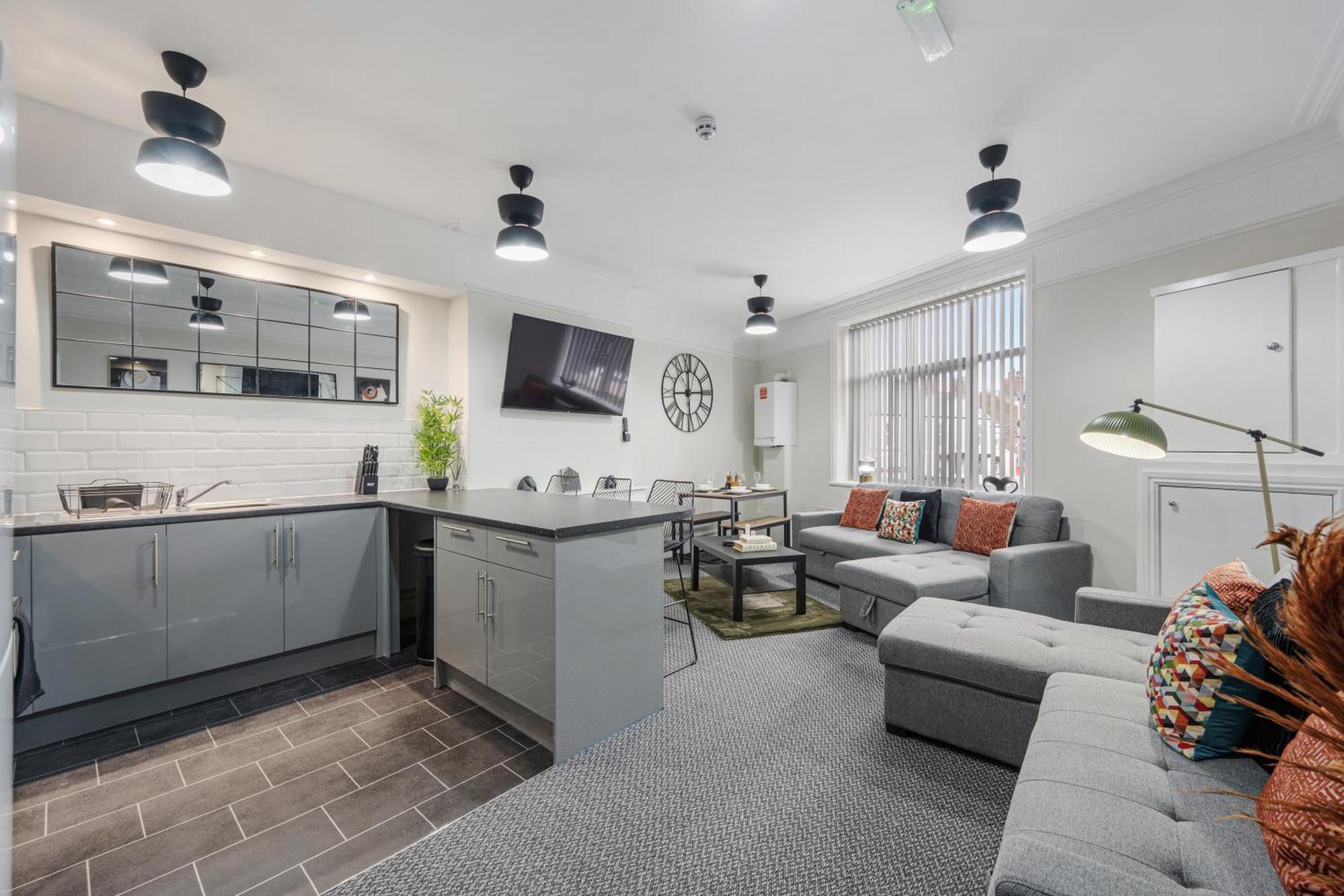 Anfield Cosy Stays - Air Host & Stay - Sleeps 14 ลิเวอร์พูล ภายนอก รูปภาพ