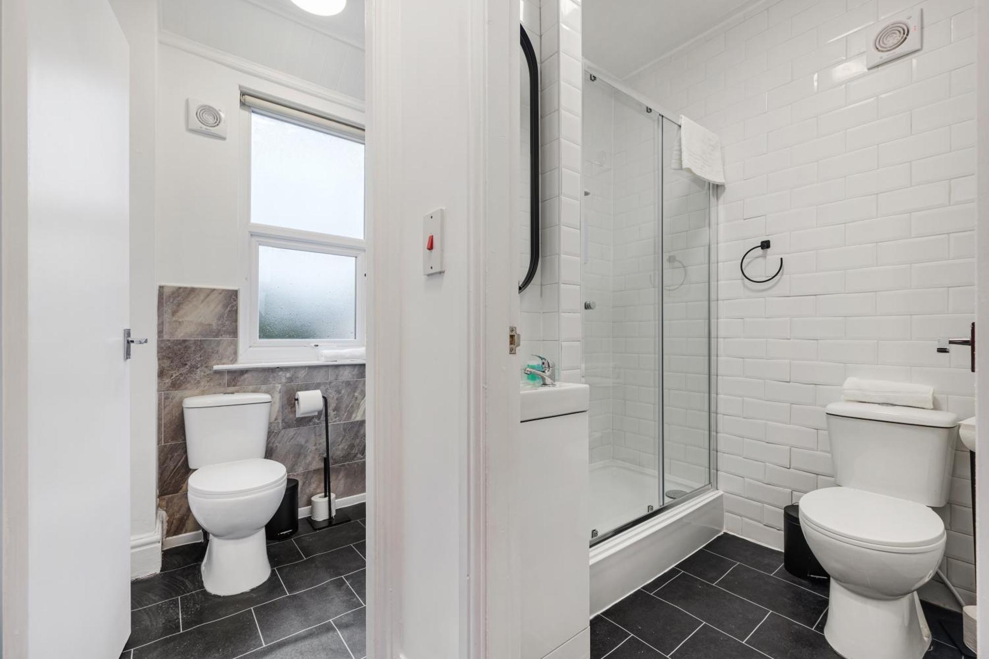 Anfield Cosy Stays - Air Host & Stay - Sleeps 14 ลิเวอร์พูล ภายนอก รูปภาพ