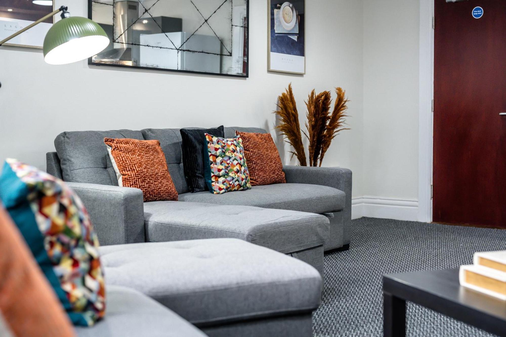 Anfield Cosy Stays - Air Host & Stay - Sleeps 14 ลิเวอร์พูล ภายนอก รูปภาพ