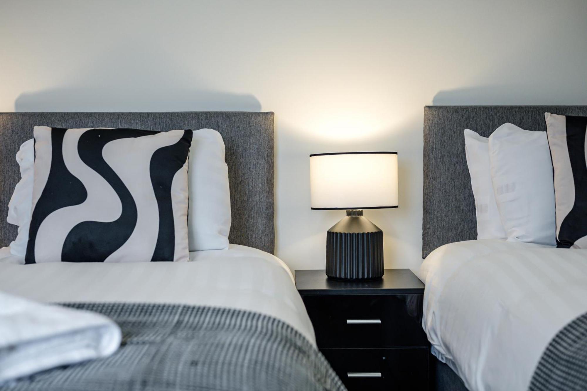 Anfield Cosy Stays - Air Host & Stay - Sleeps 14 ลิเวอร์พูล ภายนอก รูปภาพ