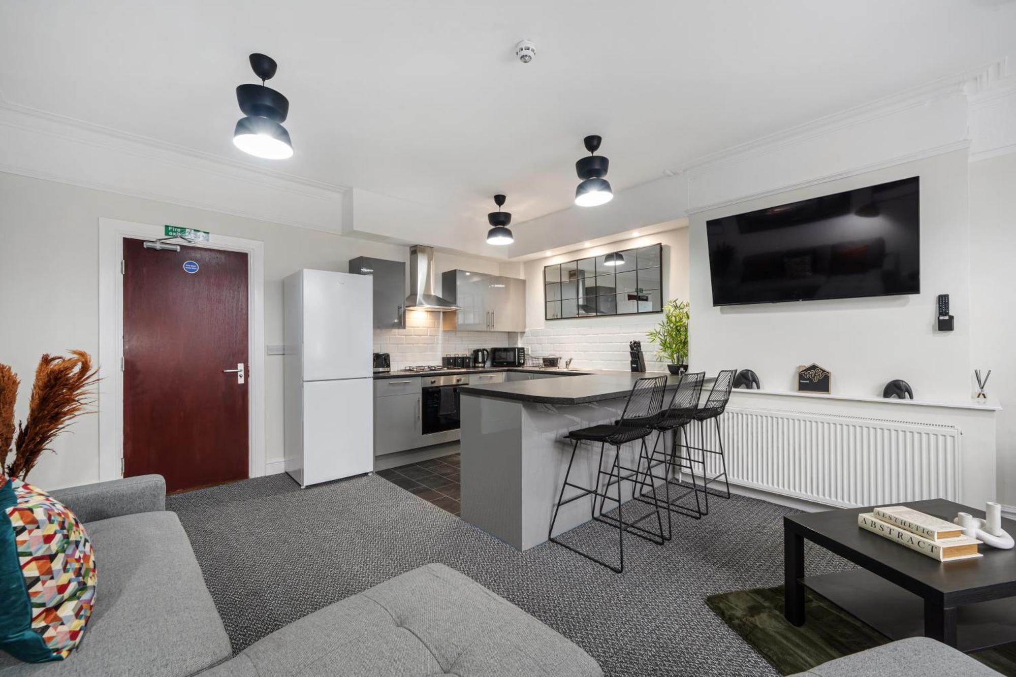 Anfield Cosy Stays - Air Host & Stay - Sleeps 14 ลิเวอร์พูล ภายนอก รูปภาพ