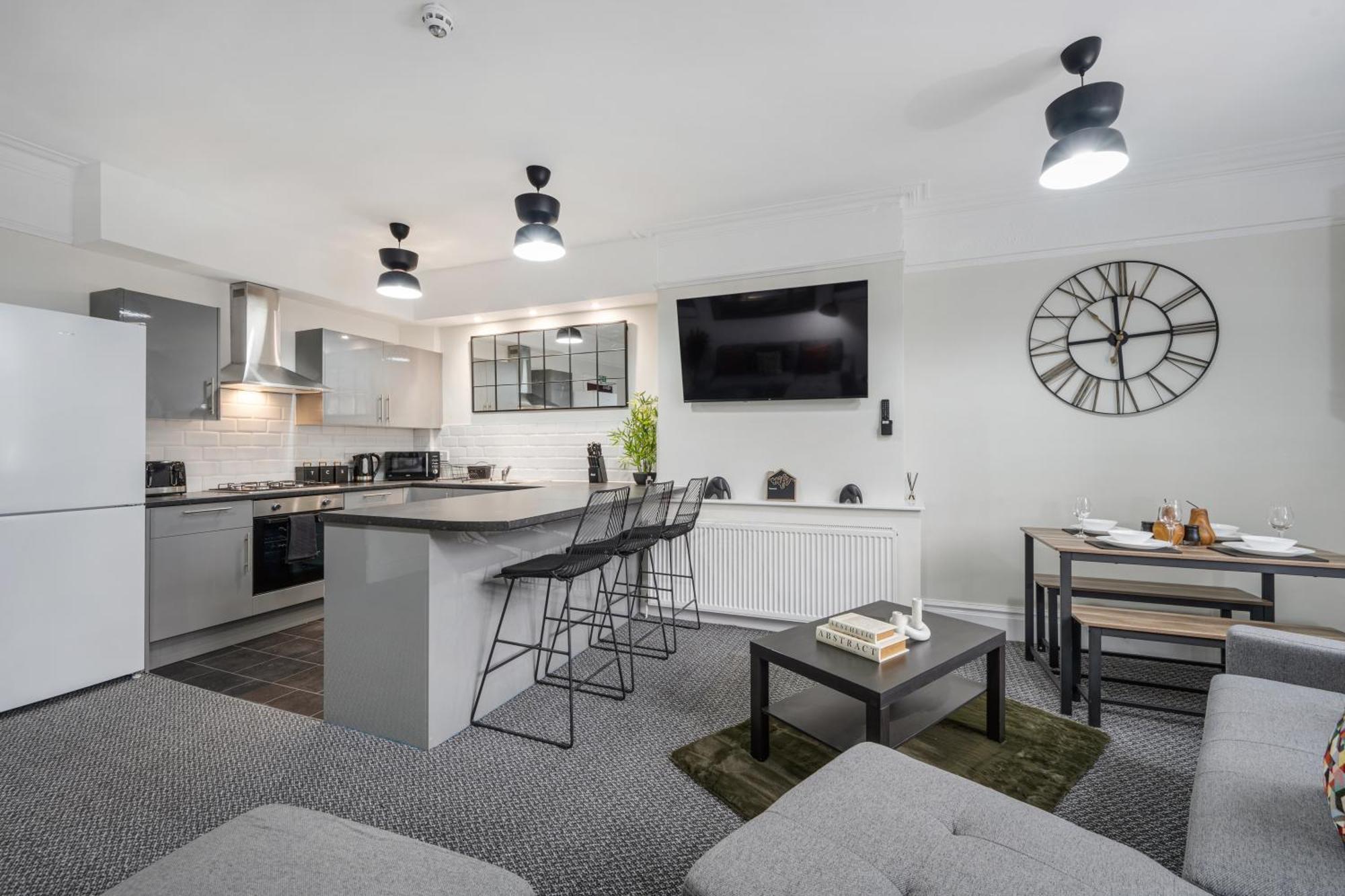 Anfield Cosy Stays - Air Host & Stay - Sleeps 14 ลิเวอร์พูล ภายนอก รูปภาพ