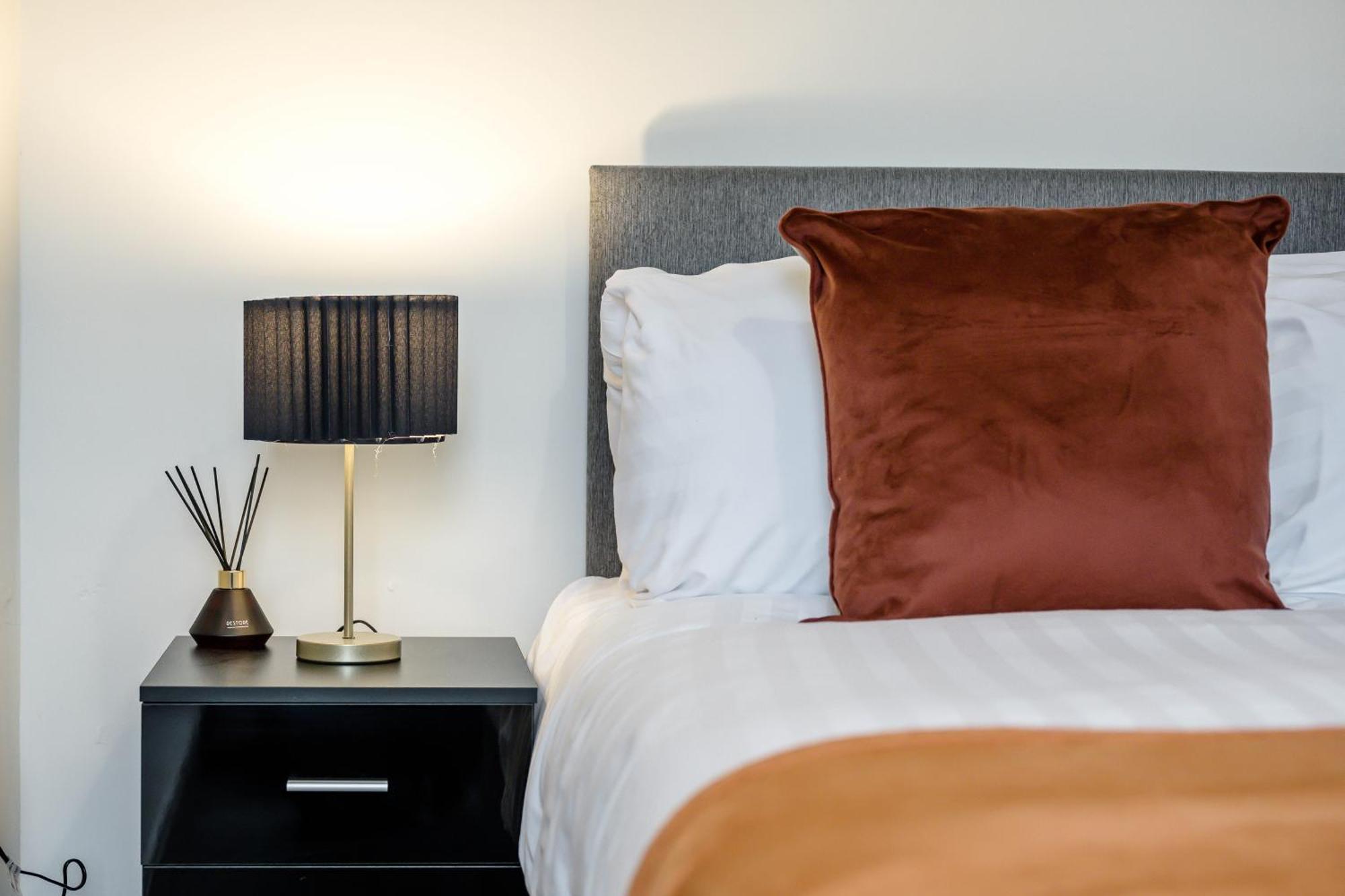 Anfield Cosy Stays - Air Host & Stay - Sleeps 14 ลิเวอร์พูล ภายนอก รูปภาพ