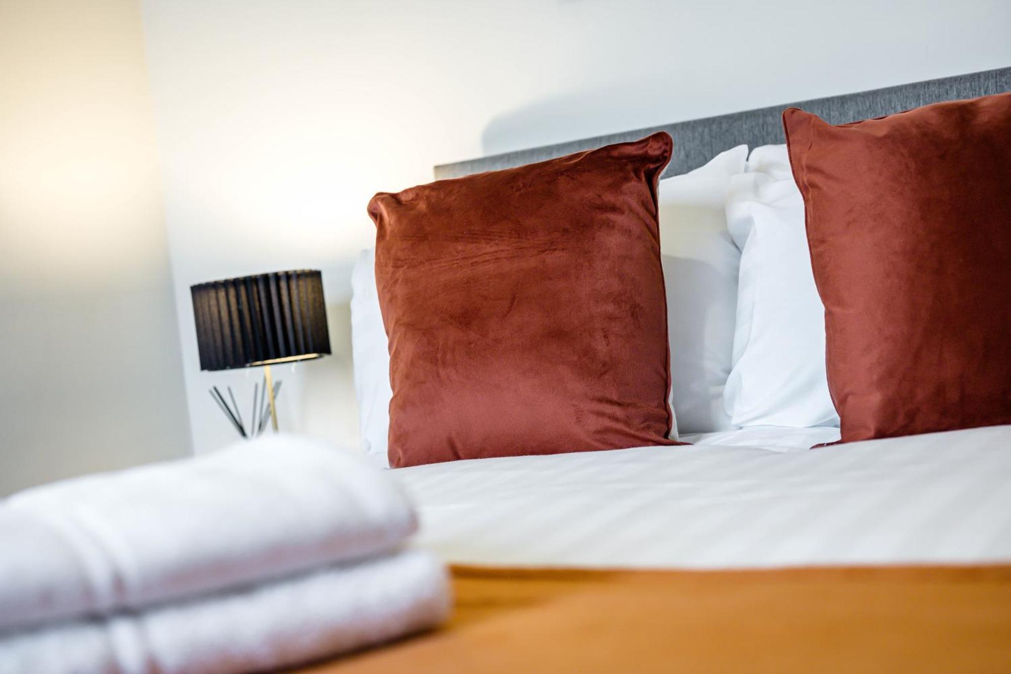 Anfield Cosy Stays - Air Host & Stay - Sleeps 14 ลิเวอร์พูล ภายนอก รูปภาพ