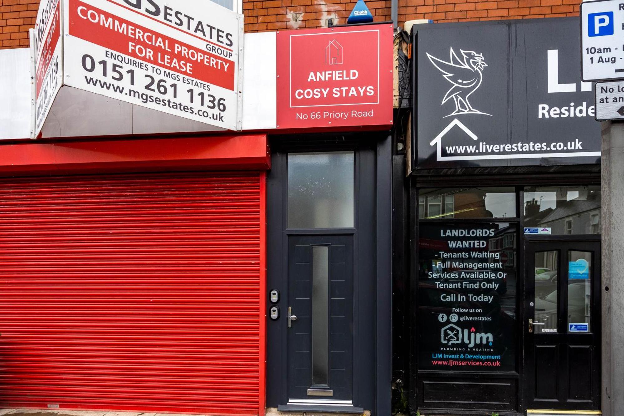 Anfield Cosy Stays - Air Host & Stay - Sleeps 14 ลิเวอร์พูล ภายนอก รูปภาพ